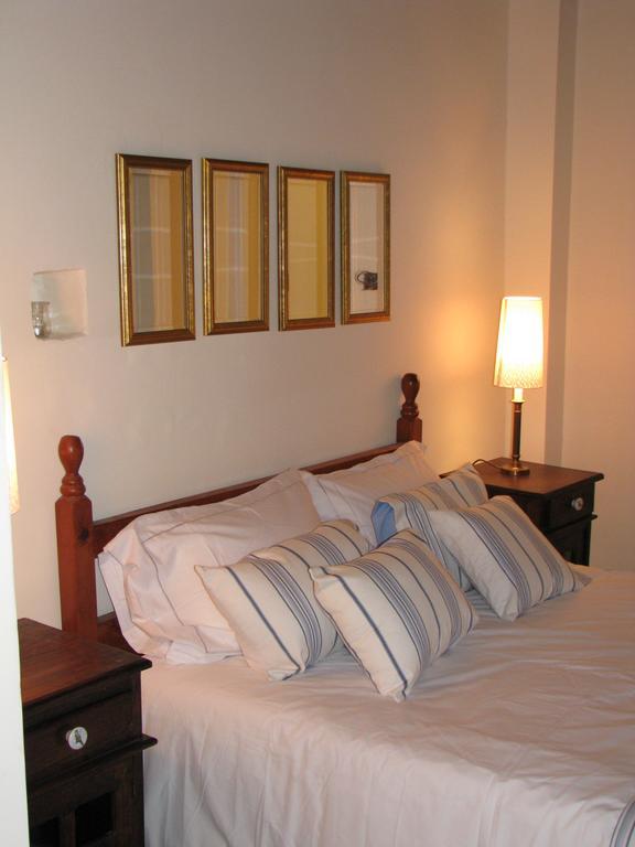 Dolphin Guest House And Studios Tochni Pokoj fotografie