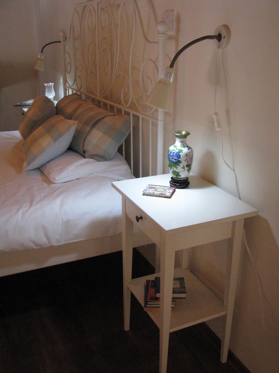 Dolphin Guest House And Studios Tochni Pokoj fotografie