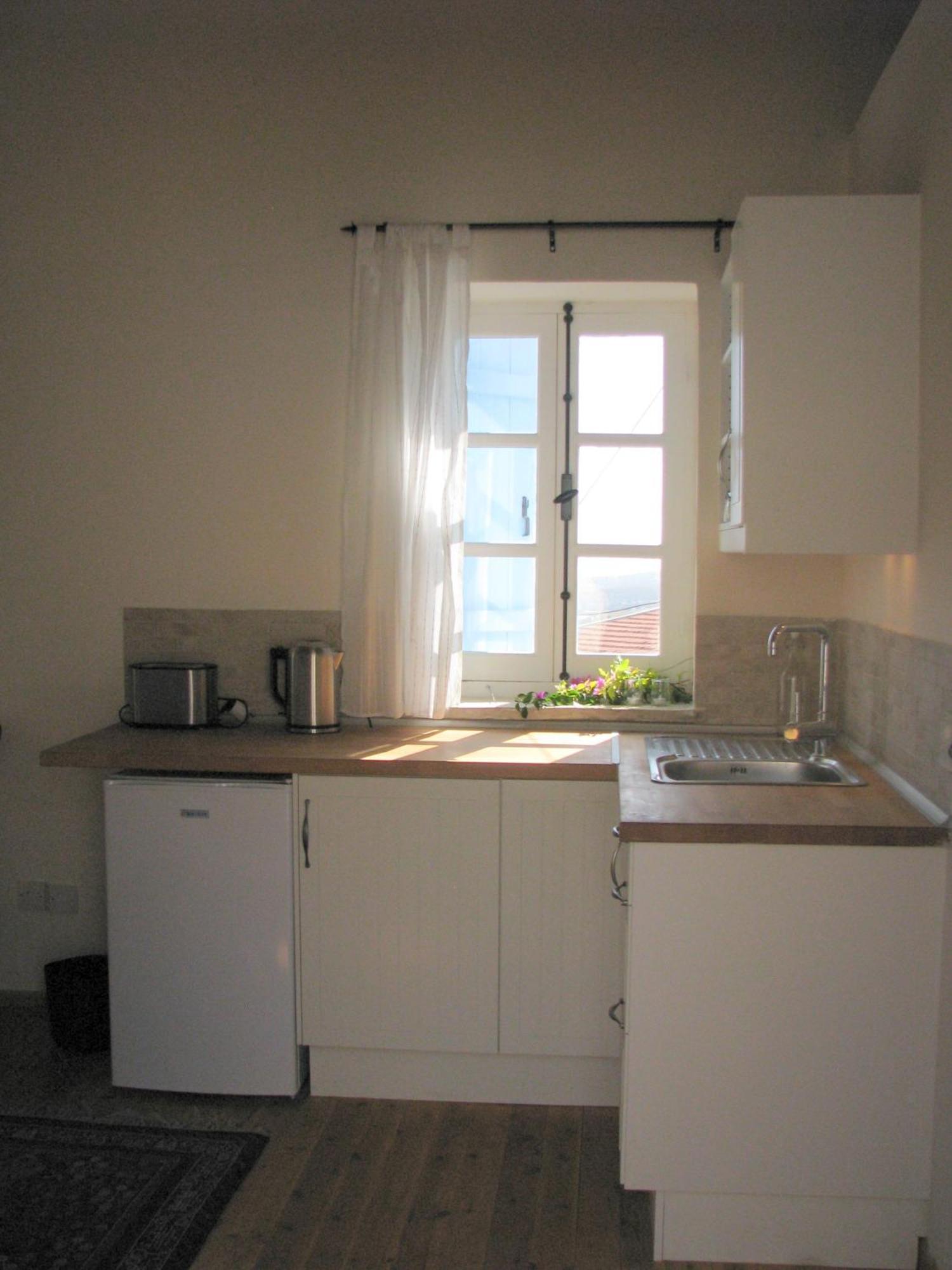 Dolphin Guest House And Studios Tochni Pokoj fotografie