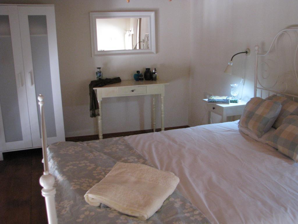 Dolphin Guest House And Studios Tochni Pokoj fotografie